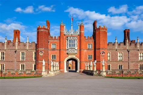 tudor castles and palaces